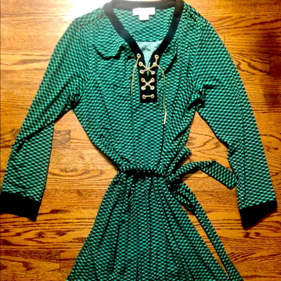 Jenniferperciv2's tweet photo. So good I had to share! Check out all the items I'm loving on @Poshmarkapp #poshmark #fashion #style #shopmycloset #michaelmichaelkors #thenorthface #anntaylor: https://t.co/uQBipyjAsU https://t.co/pRRtEAZM2O