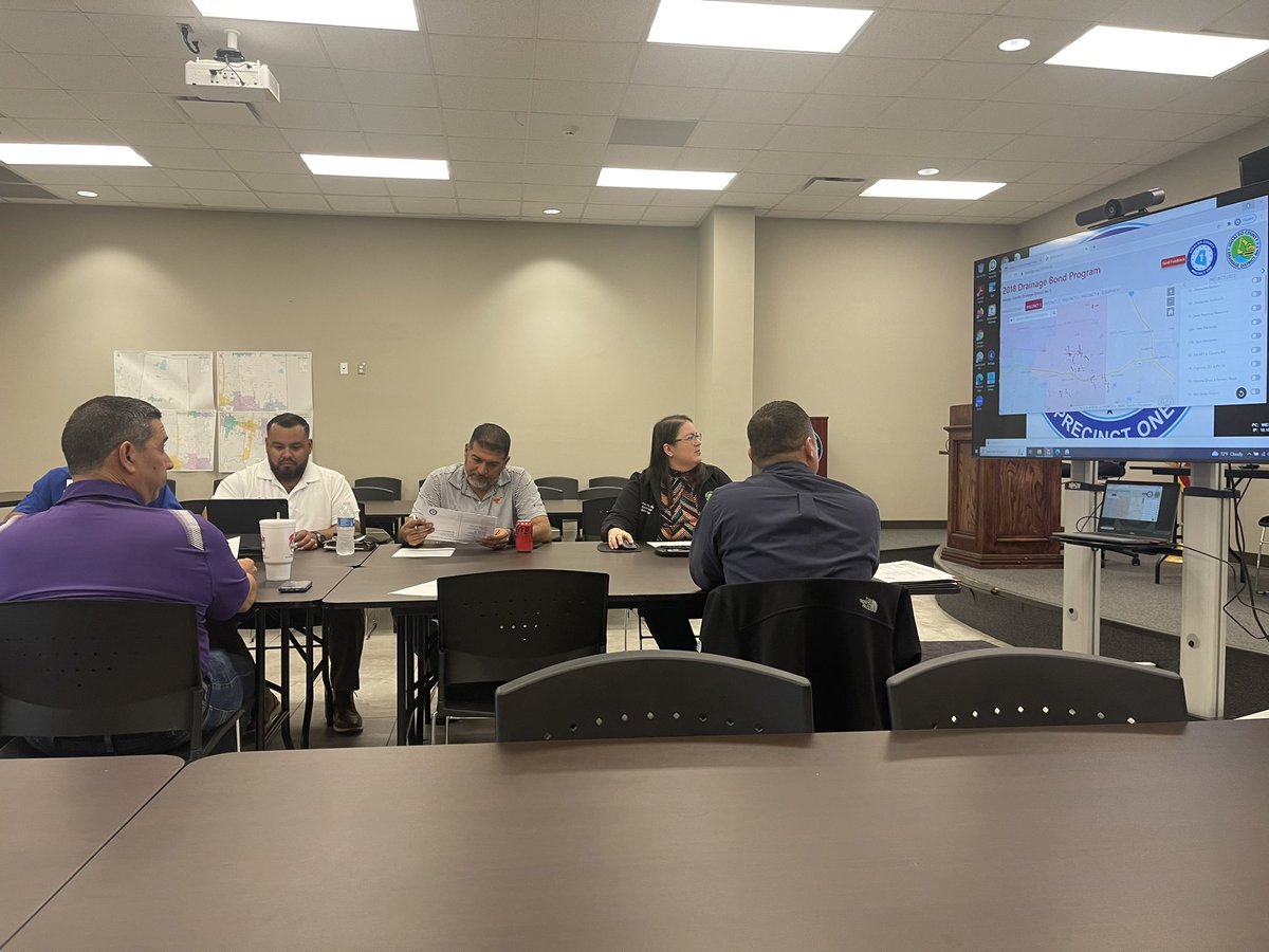 HCP1_Fuentes's tweet photo. Meeting with @hcdd_1 Hidalgo County Drainage District to go over current drainage projects within Precinct 1.#drainage #pct1 #hcdd1 #hidalgocounty @HidalgoCounty https://t.co/Rt5RyvIY6d