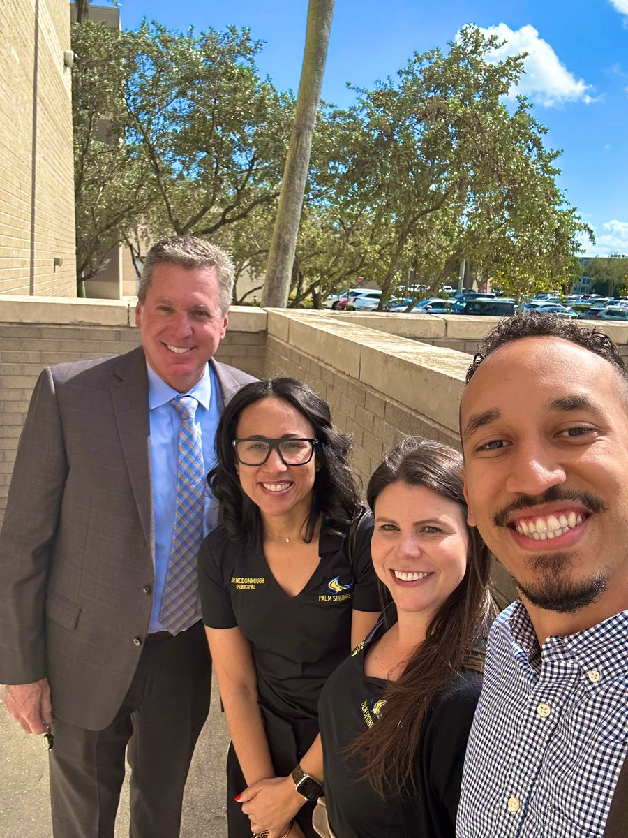 Surprise!!! Today at @pbcsd #Essentials training we were the lucky winners & had lunch with our Superintendent. Thank you, Mr. Burke, for spending time with us- we had a great time!