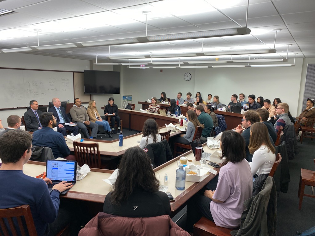 UChiBusLRev's tweet photo. Thank you to our sponsors @lathamwatkins , @BTLawNews , @CooleyLLP , and @PaulWeissLLP  for joining us today for our second installment of our Quarterly Professional Development Series, “How to Succeed as a Litigation Summer Associate” at @UChicagoLaw https://t.co/SriT9MKD7o
