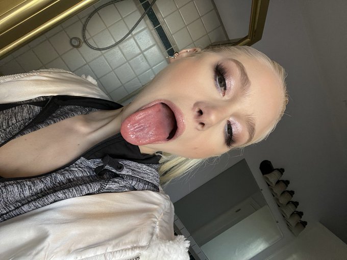 Who needs a lick?💞 https://t.co/7YkbLdcqxH
