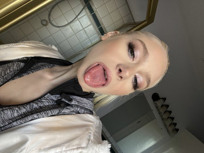Who needs a lick?💞 https://t.co/7YkbLdcqxH