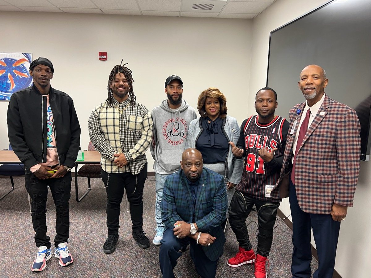 Melody R Chalmers (@chalmersmelody) on Twitter photo Real conversations <a href="/CumberlandCoSch/">Cumberland County Schools</a> with Way2Real @CCSSuptConnelly <a href="/TonyHaire/">Tony Haire, PhD.</a> about improving student culture and reaching ALL students. Real conversations <a href="/CumberlandCoSch/">Cumberland County Schools</a> with Way2Real @CCSSuptConnelly <a href="/TonyHaire/">Tony Haire, PhD.</a> about improving student culture and reaching ALL students.