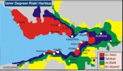 İZMİR’İN SARSINTI BÖLGELENDİRME JEOFİZİK HARİTASI.
Kırmızı: En sarsılır, sarsıntıyı 3-4 kat büyütür en çekinceli yerler, Mavi: Sakıncalı yerler, büyütme 2,5-3, Yeşil: Orta sarsılır yerler 1,7-2,4 büyütme, Sarı: az sarsılır yerler, 1,2-1,7, Gri: en güvenli yerler.