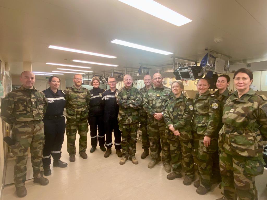 santearmees's tweet photo. [#MisionJDA 23]
Le #DCSSA a rencontré l’équipe médicale et de soins - médecins, dentistes, infirmiers… -  qui vont assurer le soutien médical 🩺 des 800 marins et soldats pendant 5 mois autour du monde

Bon vent !

@Armees_Gouv @Ecole_navale @armeedeterre @EtatMajorFR https://t.co/iW9bg0eiNS