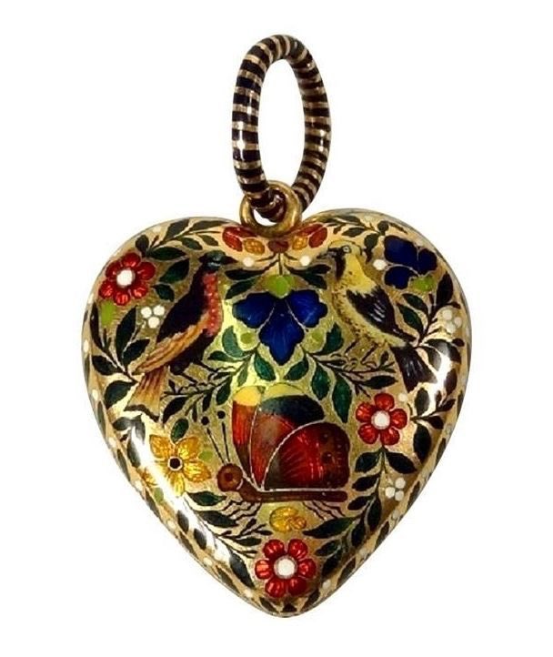حازم بركات on Twitter "RT ranaafathii Bring back tacky heart jewelry"