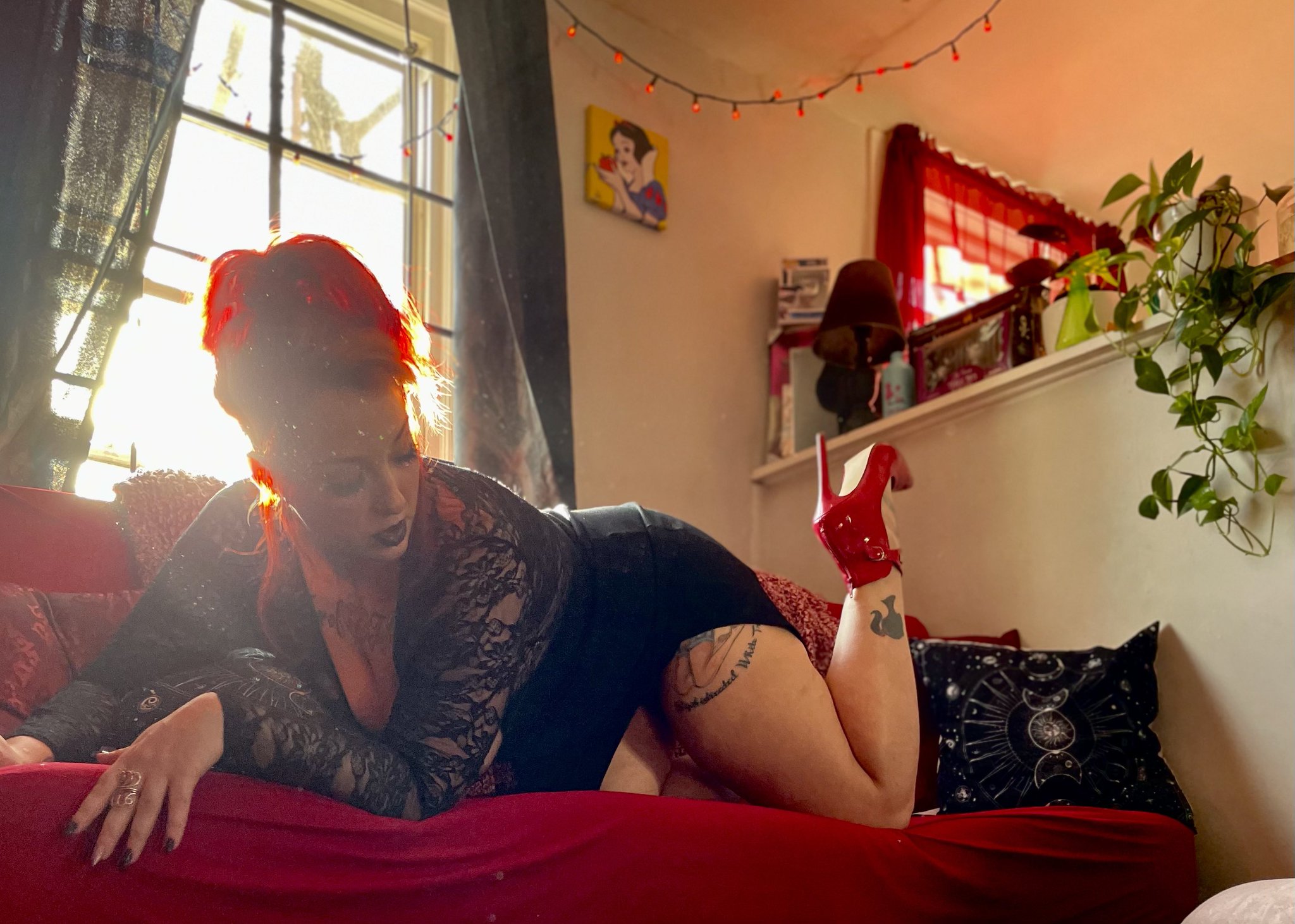 1 pic. Rearranging and trying to figure out the best place to shoot in my apartment. Had to test it out. How much do you love these heels?? They’re one of my favorites 😍 imagine being under them 😈 https://t.co/zIXsQwvR5d