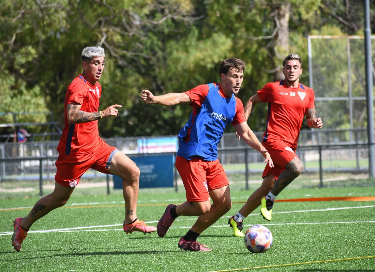 clublosandes's tweet photo. #FútbolProfesional Una práctica más, un día menos para el debut 🔜
#VamosLosAndes 🇦🇹 https://t.co/C5O4MKuKHQ
