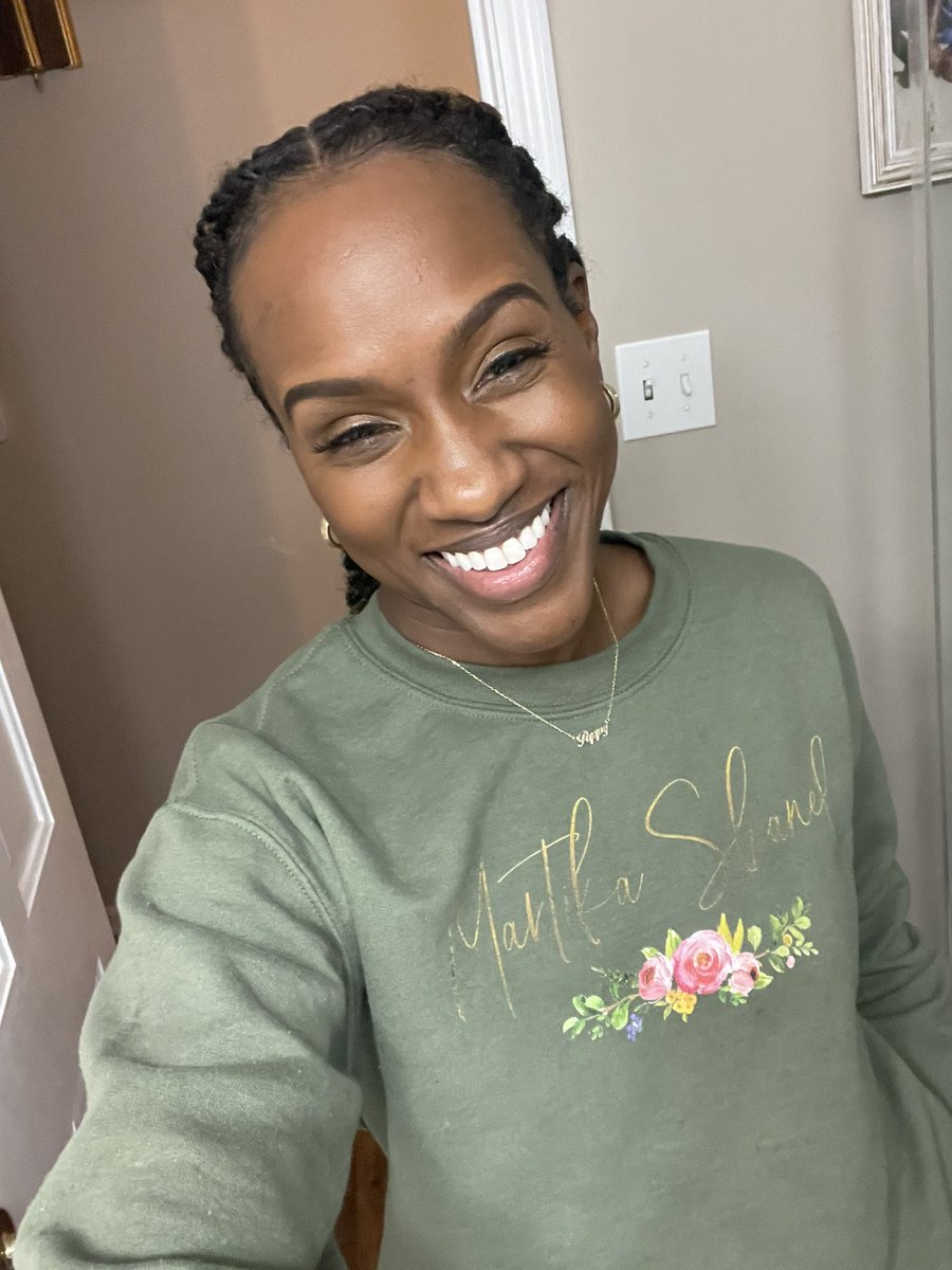 Good morning ☀️ 

Started a new morning regimen and feeling joyful—
✔️meditation 
✔️journal
✔️workout 
✔️cook breakfast 

How do you start your day?