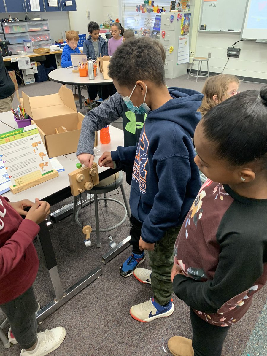 HayfieldesSTEM's tweet photo. Simple machines lab with table teams! https://t.co/4DYj10wR8S