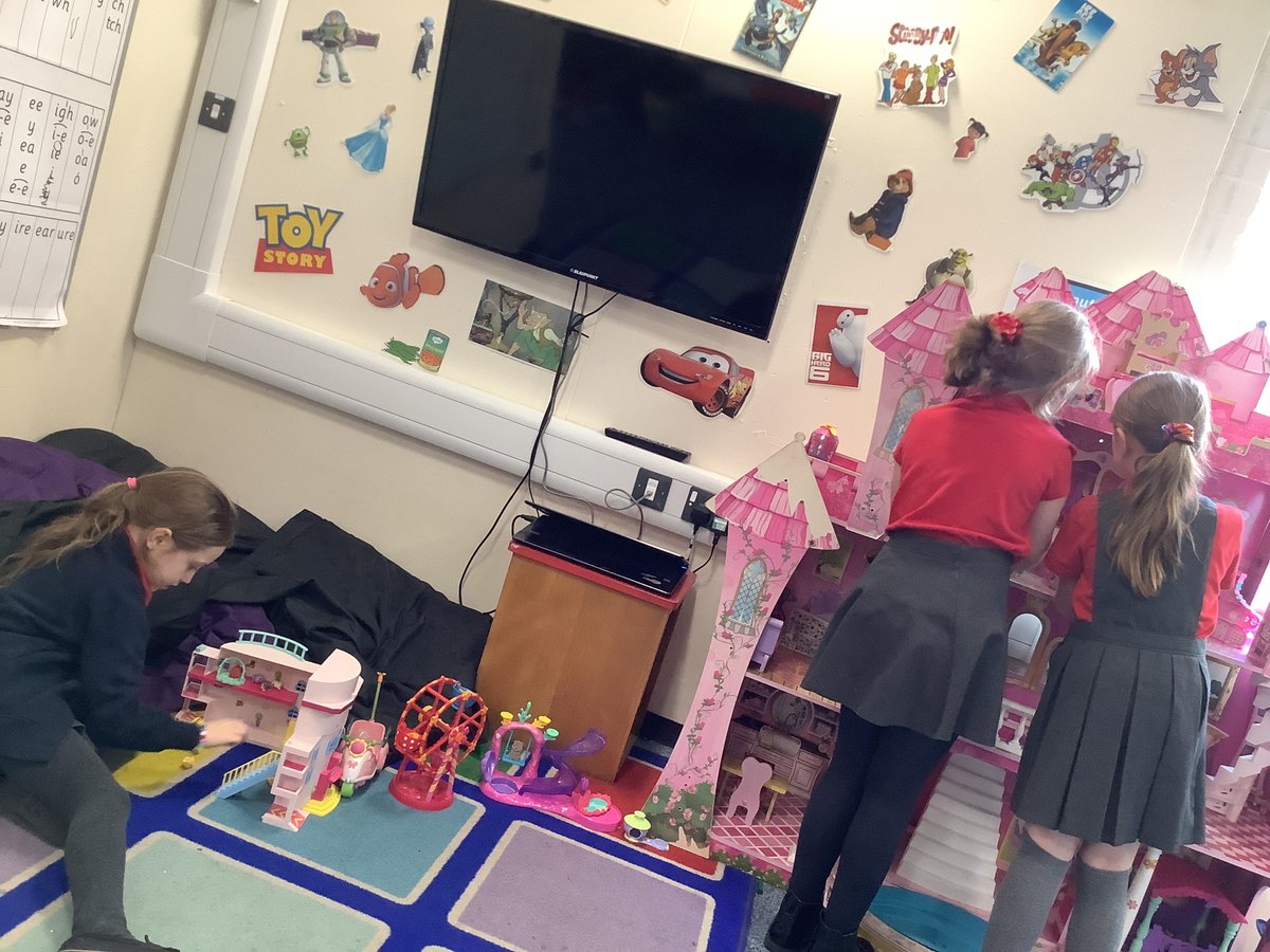MasefieldCP's tweet photo. Today in @ThriveApproach we learned how engaging in role play can lead to sharing ideas and learning to cooperate with others and inevitably losing ourselves in our own imagination. The small things can lead to so much more…⭐️🌈
#powerandidentity #confidence https://t.co/mwo57S3O25