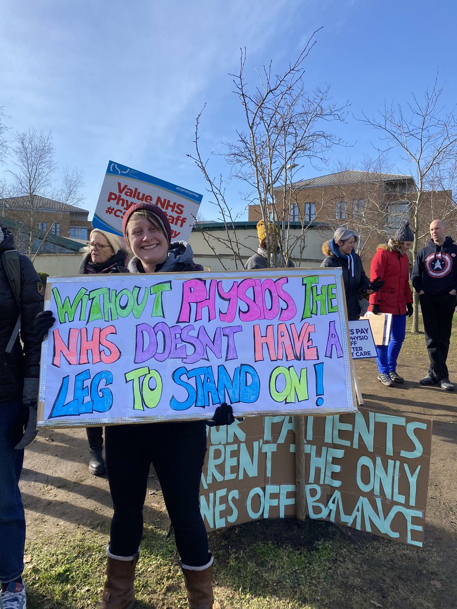 kellylecturer's tweet photo. #CSP4FairPay Tremendous support for the @NNUHphysio picket line. Great energy and passion for the future of Physio and the NHS. Encouraging words of support from @labourlewis https://t.co/luuELoj6lt