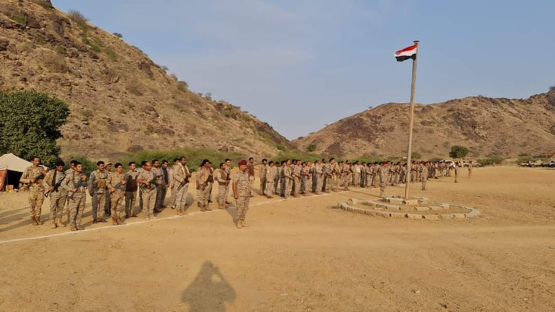 Yem_army_media's tweet photo. نائب رئيس هيئة التدريب والتأهيل اللواء أحمد العابسي، أشاد بمستوى الانضباط والتنظيم والمعنوية العالية لمنتسبي اللواء، وتضحياتهم العظيمة دفاعا عن الوطن وجمهوريته وثوابته. https://t.co/CvCnzhRU6a