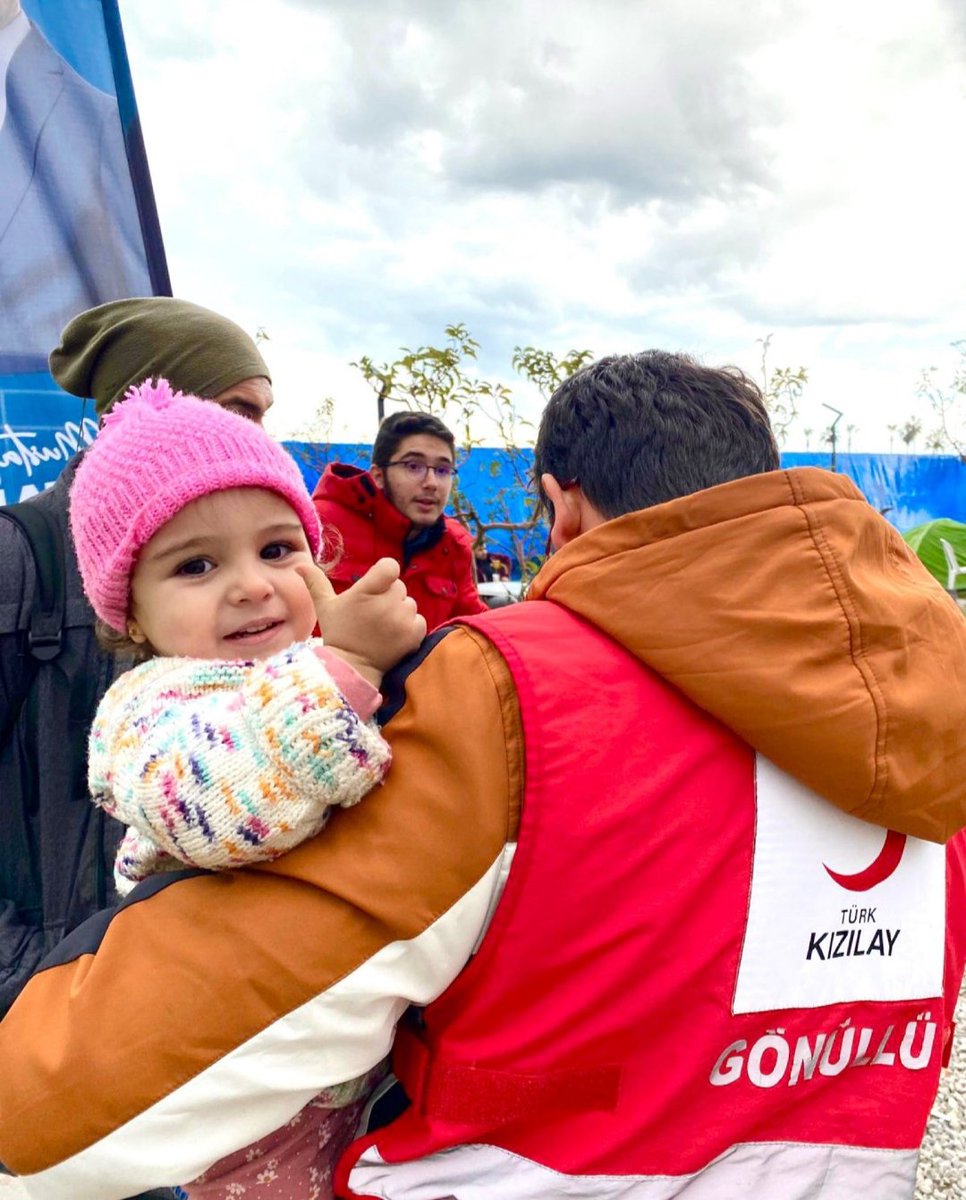 Çocukların yüzlerindeki tebessüm hiç solmasın Allah'ım.