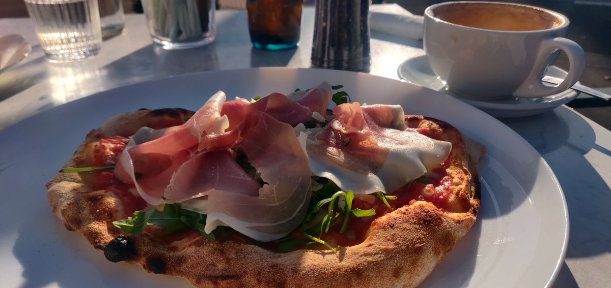 Enjoying the sunshine in Whitchurch, Cardiff and a taste of Sardinia at La Cucina de Mara. 😋🍕 Bellissimo! ☀️😎