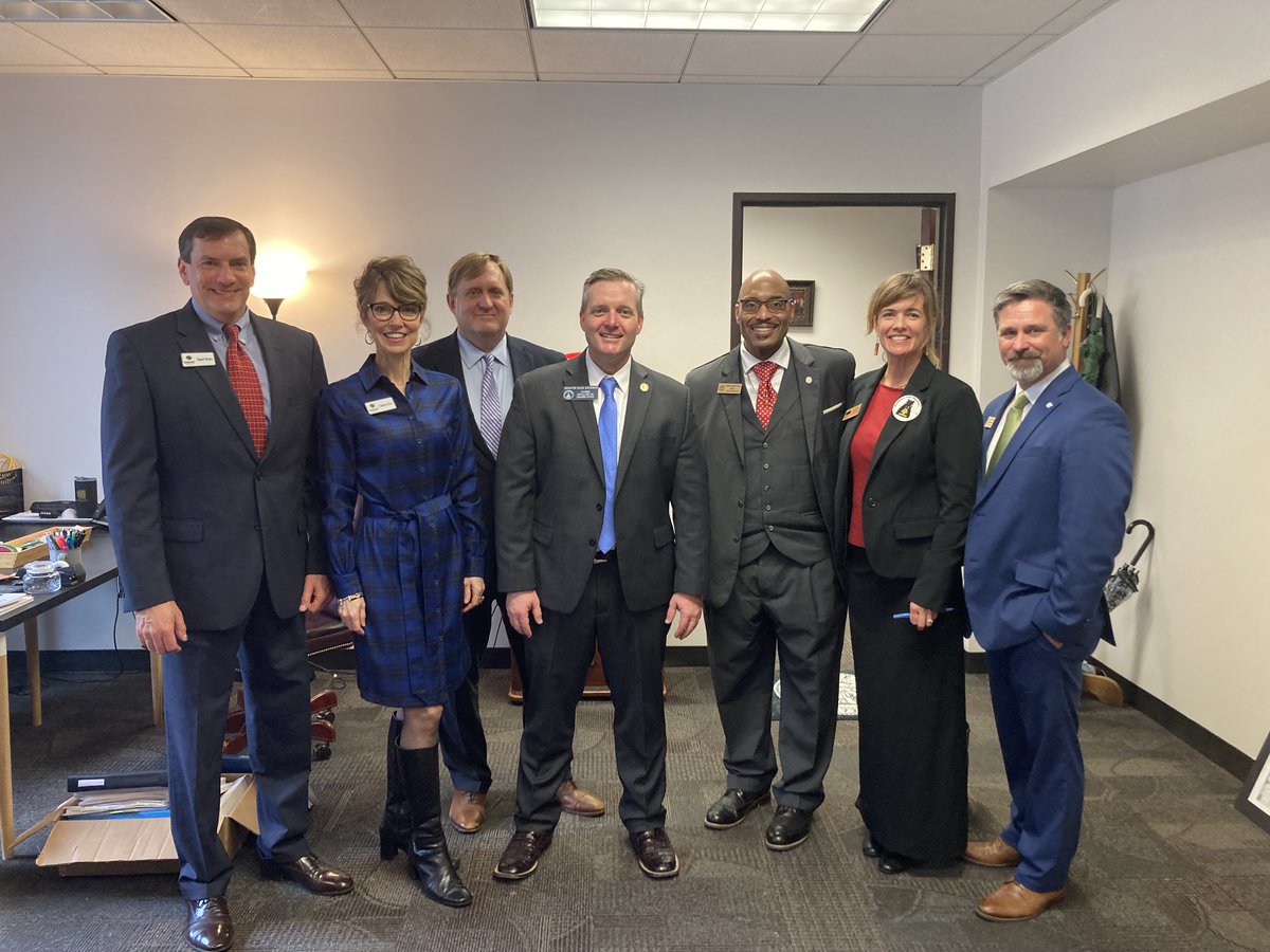 100MilesGA's tweet photo. Another engaging day of mingling with legislators, pushing hard for House Bill 71, and supporting citizens who love the #OkefenokeeSwamp, in the books!
Hope y'all enjoyed #OkefenokeeDay at the Capitol yesterday—see you in ATL on Feb. 21 for #CapitolConservationDay! https://t.co/9ALIknoUIc