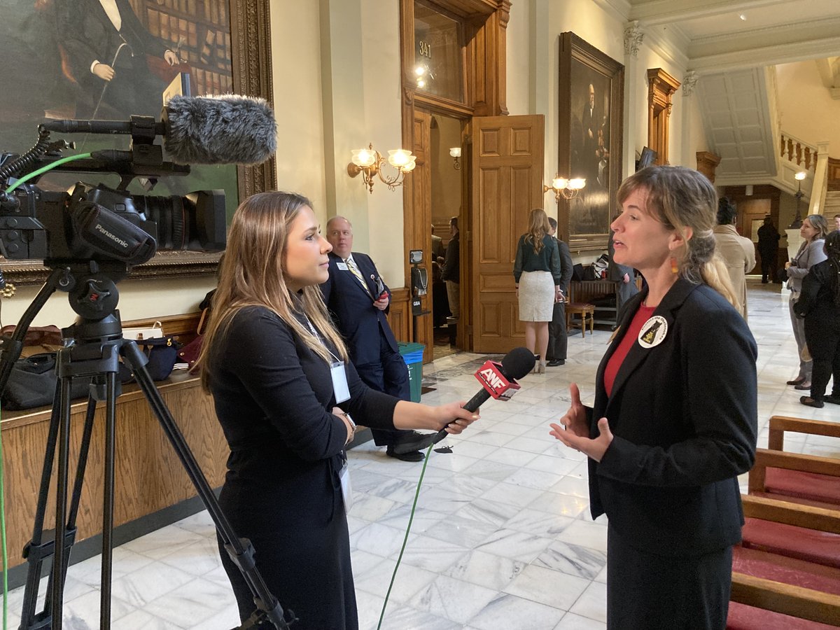 100MilesGA's tweet photo. Another engaging day of mingling with legislators, pushing hard for House Bill 71, and supporting citizens who love the #OkefenokeeSwamp, in the books!
Hope y'all enjoyed #OkefenokeeDay at the Capitol yesterday—see you in ATL on Feb. 21 for #CapitolConservationDay! https://t.co/9ALIknoUIc