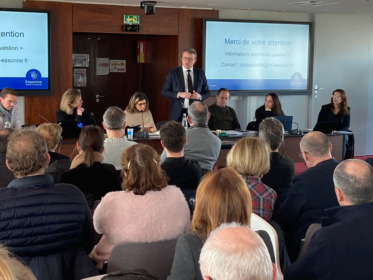 CDEssonne's tweet photo. ⚽️🏈 L’#Essonne terre de #sport ! Aujourd’hui, présentation de la nouvelle politique sportive et des nouvelles aides aux clubs sportifs aux maires, adjoints aux maires en charge des sports et directeurs des sports du département. Avec François @durovray @sandrinegelot. https://t.co/XU8aLZufzt