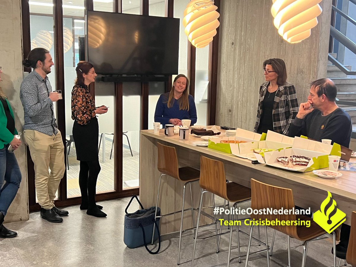 Bert_Stronks's tweet photo. Vandaag nam Nina, de vrouw achter de socials van de Veiligheidsregio Gelderland-Zuid @vrgz afscheid. Nina gaat verder als communicatieadviseur bij een gemeente. Nina hartelijk dank voor de samenwerking! https://t.co/1ajqqbYHbu