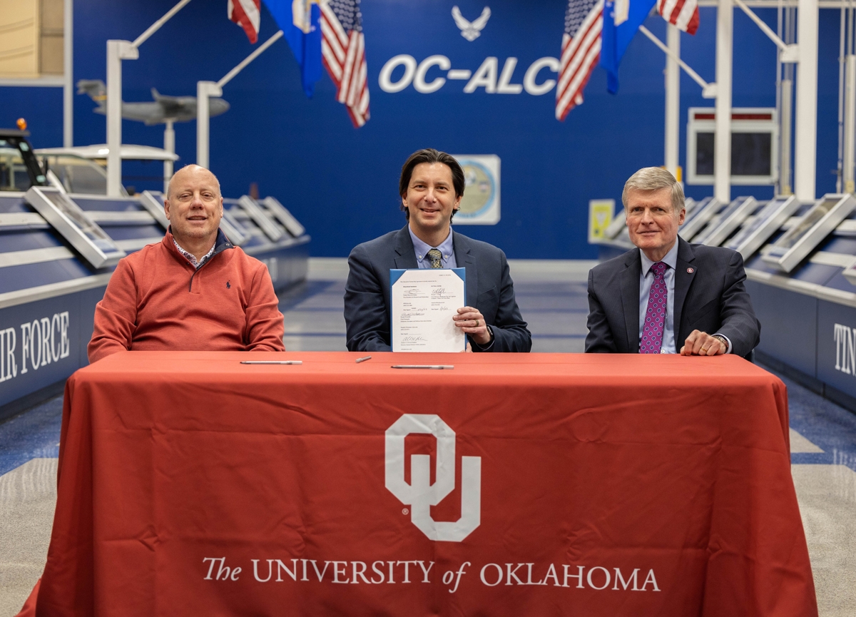 University of Oklahoma Research (@ouresearch) on Twitter photo Through their Education Partnership Agreement with <a href="/UofOklahoma/">University of Oklahoma</a> through #OADII, the Oklahoma City Air Logistics Complex, <a href="/Team_Tinker/">Tinker AFB</a> donated a metallograph microscope to OU for education, research & outreach. A big thank you for this generous donation! 🔬 bit.ly/USAF-Microsc Through their Education Partnership Agreement with <a href="/UofOklahoma/">University of Oklahoma</a> through #OADII, the Oklahoma City Air Logistics Complex, <a href="/Team_Tinker/">Tinker AFB</a> donated a metallograph microscope to OU for education, research & outreach. A big thank you for this generous donation! 🔬 bit.ly/USAF-Microsc