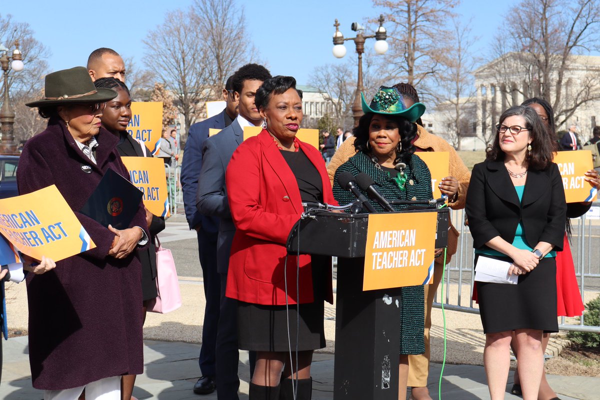 Unacceptable! Today, nearly 1 in 5 teachers need to work a 2nd or 3rd job just to make ends meet.
 
Yesterday, I introduced the #AmericanTeacherAct to ensure that every teacher in America is paid at least $60,000 and provides cost of living adjustments for veteran teachers.