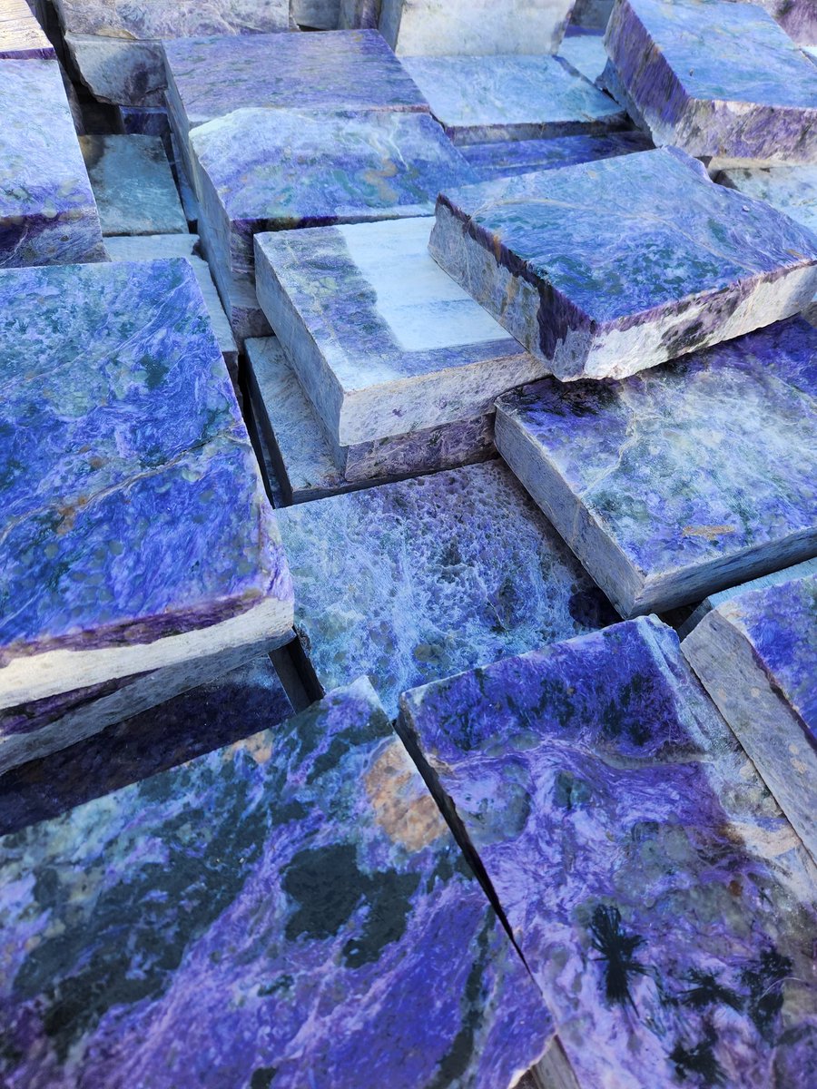 Have you ever seen so much Charoite in your life? #tucsongemshow