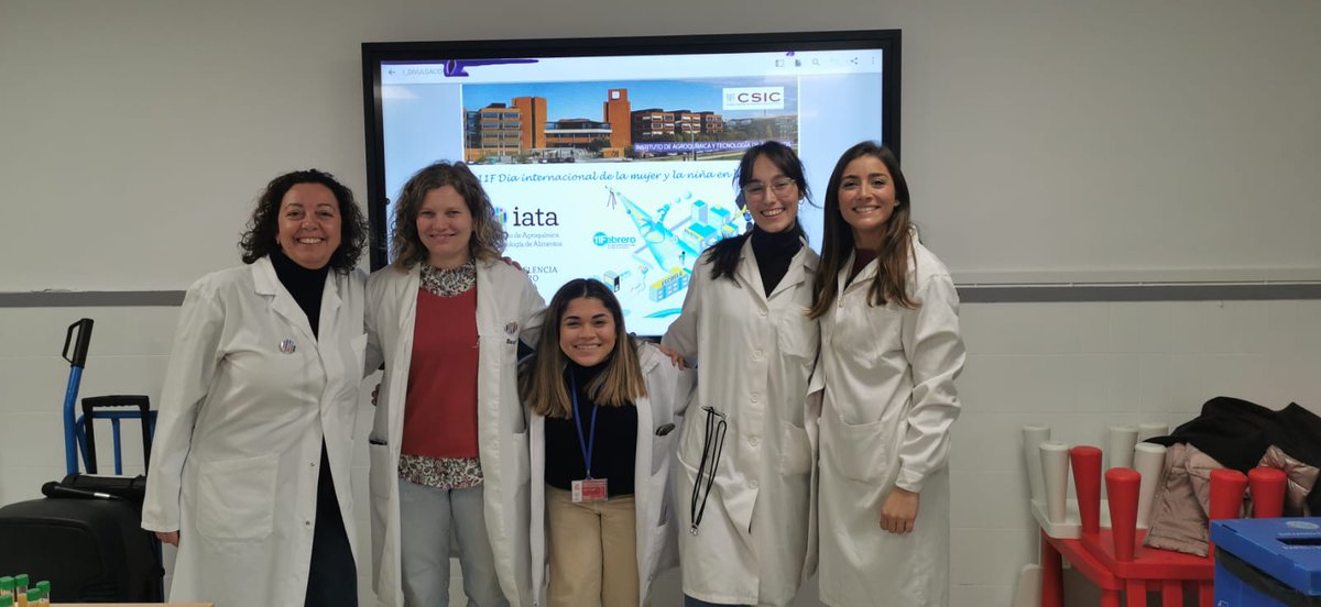 iata_csic's tweet photo. Un equipo de trabajo del grupo de Bacterias lácticas y probióticos se desplazó ayer al CEIP LLuis Vives (Benaguasil) para realizar el taller interactivo "Vamos a ver lo invisible" para todo el alumnado de primaria. https://t.co/PCfjEclmWZ