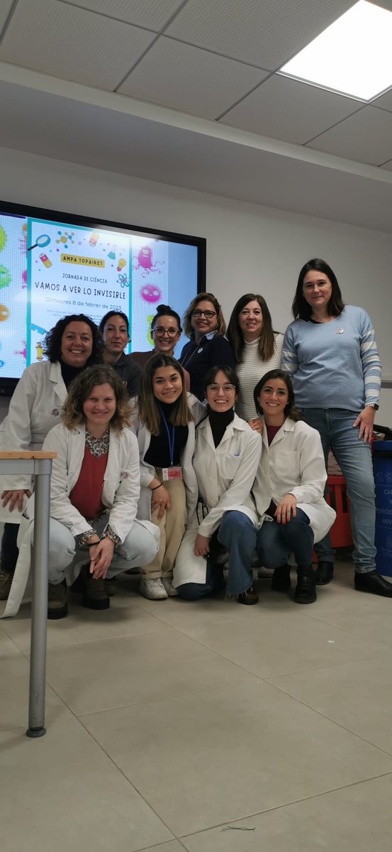 iata_csic's tweet photo. Un equipo de trabajo del grupo de Bacterias lácticas y probióticos se desplazó ayer al CEIP LLuis Vives (Benaguasil) para realizar el taller interactivo "Vamos a ver lo invisible" para todo el alumnado de primaria. https://t.co/PCfjEclmWZ