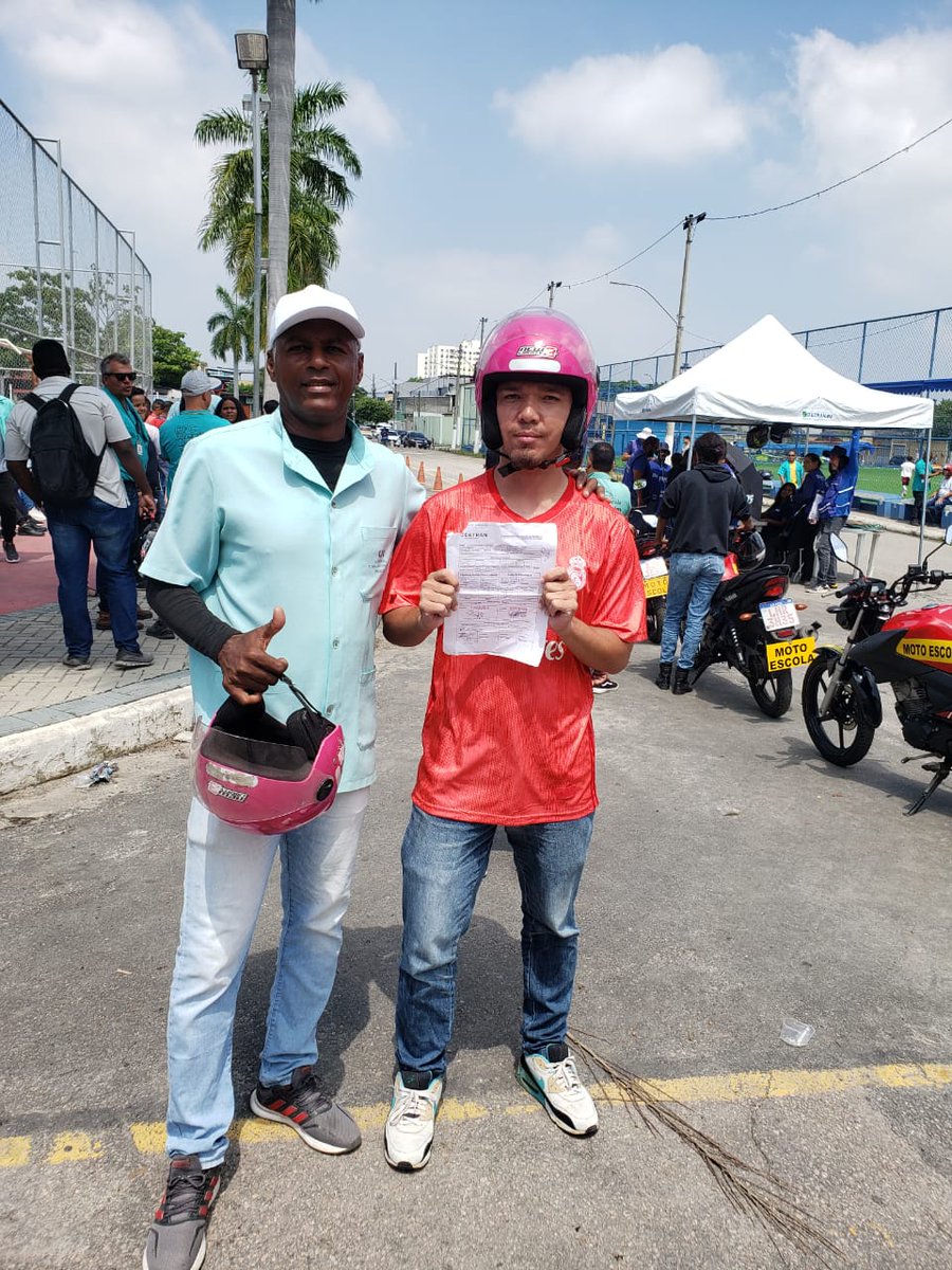 Quem coloca Deus na frente,Não precisa se preocupar com o final 🙌 
Pai tá habilitado ,toda honra e toda glória a papai do céu ,sem ele não seria possível realizar esse sonho 😭