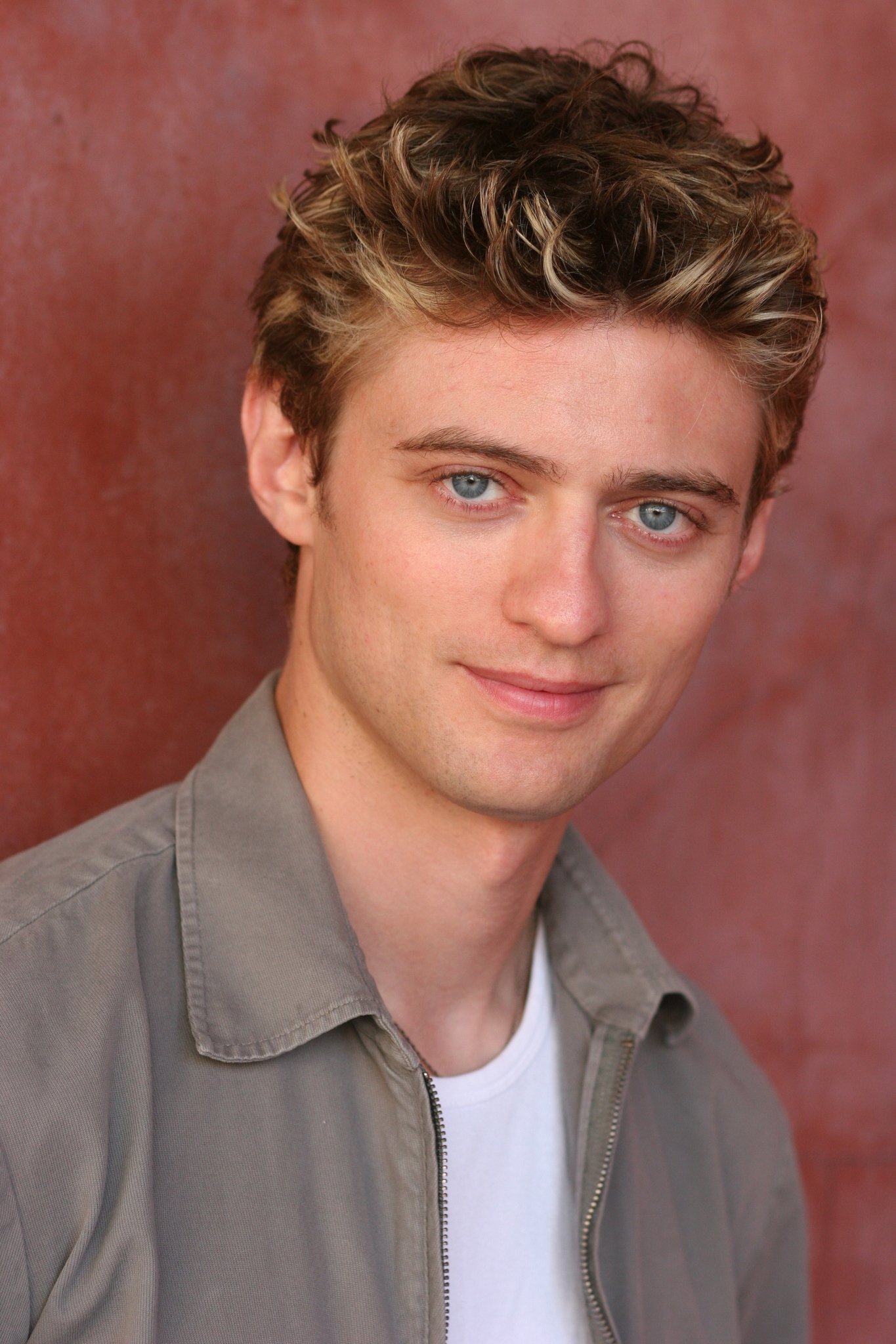 Wishing a very Happy Birthday to the talented voice actor, Crispin Freeman!      