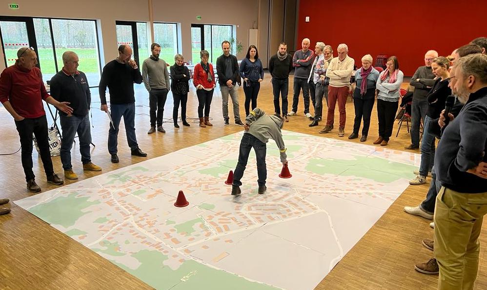 MPubliques's tweet photo. Les petites collectivités AUSSI peuvent être accompagnées dans leurs démarches #participatives !
À Nogent-Le-Phaye (1400 hab), nous sommes intervenus pour la #revitalisation du centre-bourg avec un groupe citoyen de 35 habitant-e-s. Un beau projet. 👏
➡️https://t.co/LzU4rSHXAt https://t.co/dGsTforRqg