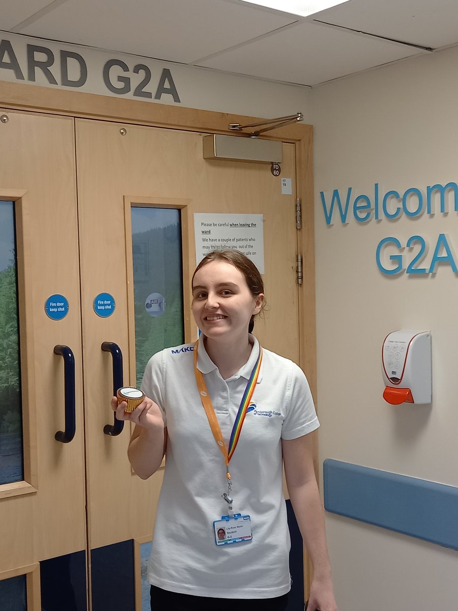 Visiting one of our #TLevel students on placement @FrimleyHealth on #TLevelThursday as part of #NAW2023 hope you enjoy the cake @clinedFHFT @FCoT @TLevels_govuk @Apprenticeships @NetworkSeaa @NHSHEE_SEast