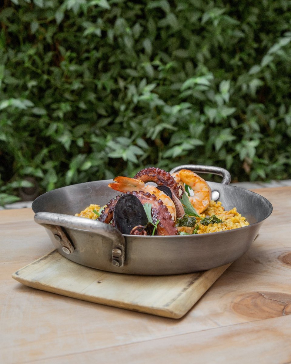 Castanyoles's tweet photo. Conoce a una de las estrellas de nuestro menú. #Paella Mixta, un plato insignia que sin duda tienes que probar! 🥘 #Castanyoles https://t.co/32Us0hhrTh