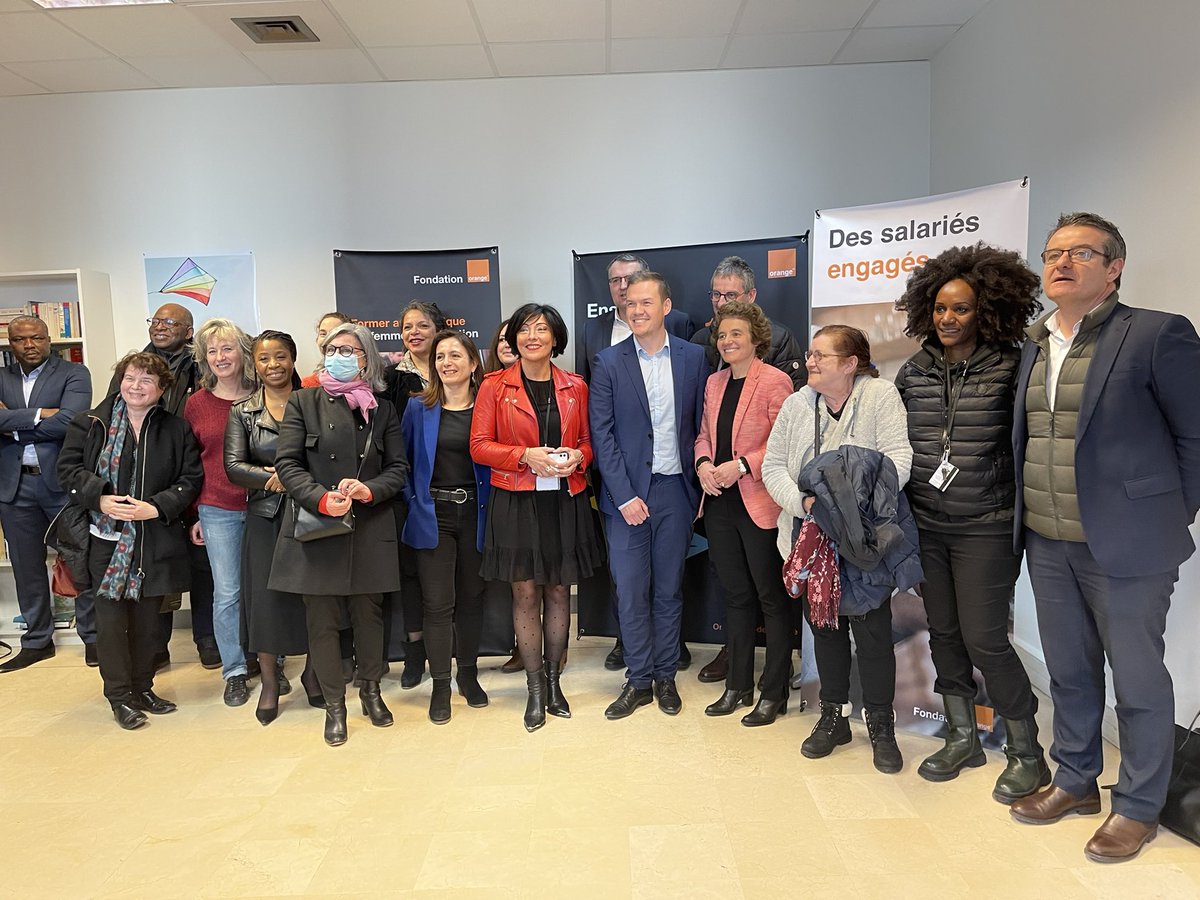 Permettre de lutter contre le gaspillage alimentaire en permettant aux associations soutenues par la <a href="/FondationOrange/">FondationOrange</a> de venir déjeuner 5/7 jours avec les salariés <a href="/OrangeIDF/">Orange Île-de-France</a>, une belle initiative de nos salariés. 👏🏾👏🏾👏🏾
<a href="/SodexoFrance/">SodexoFrance</a> <a href="/fr_cidff_idf/">FR-CIDFF IdF</a> #CitéCaritas <a href="/OrangeSolidariT/">Orange Solidarité</a>
