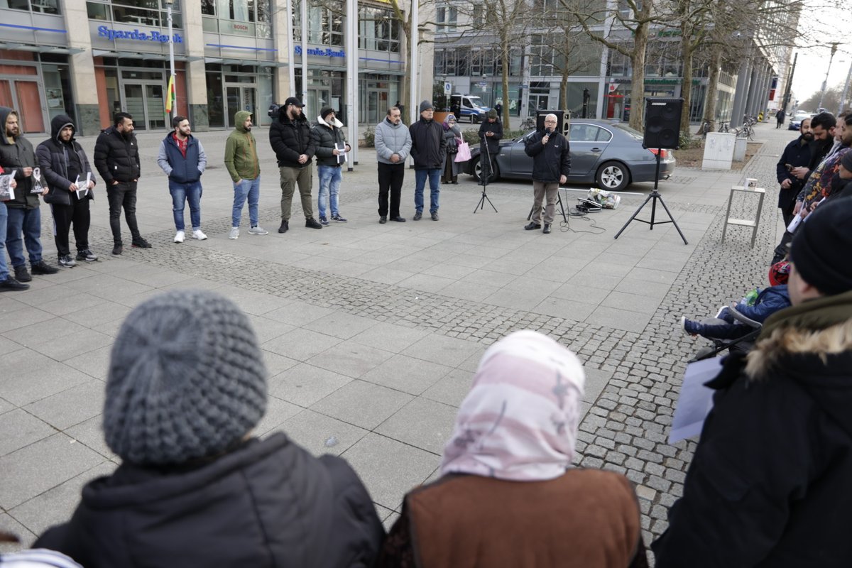 KaiSchwerdt's tweet photo. Etwa 40 Personen demonstrieren aktuell vor dem Hauptbahnhof #Magdeburg Solidarität mit den Menschen in den von Erdbeben schwer getroffenen kurdischen Gebieten. In den Reden wird u.a. kritisiert, wie Hilfsgelder im türkischen Staat versickern. https://t.co/XZAsRFGAZs