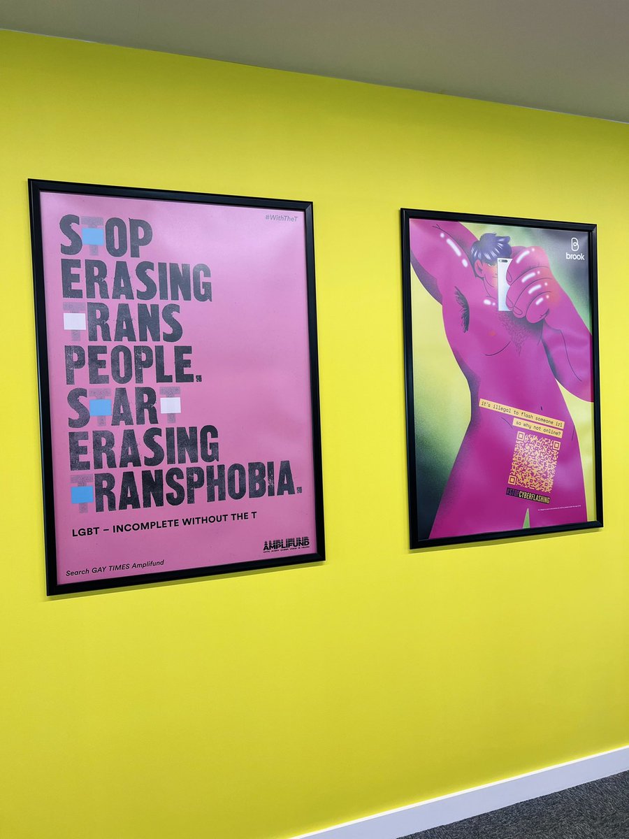 german_flora's tweet photo. New favourite wall in the office 💖
@ChazxLucy 
@DazeandOrla 
@GreyLondon https://t.co/jq8K2FMtQQ