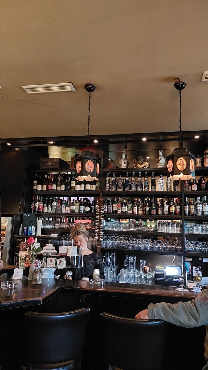 OliverSKBerlin's tweet photo. Prost aus wohl einer der urigsten #Berliner Kultkneipen #ZumHecht und Euch einen schicken Nachmittag 🍻😎😘.
#Stutti #Charlottenburg 👇 https://t.co/teq8qtKr3f