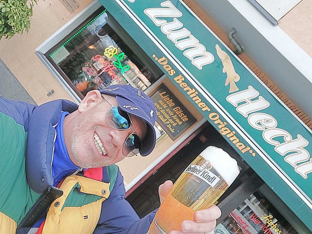 OliverSKBerlin's tweet photo. Prost aus wohl einer der urigsten #Berliner Kultkneipen #ZumHecht und Euch einen schicken Nachmittag 🍻😎😘.
#Stutti #Charlottenburg 👇 https://t.co/teq8qtKr3f