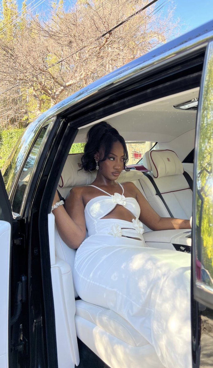 TemsAccess's tweet image. Charming queen, nobody comes close