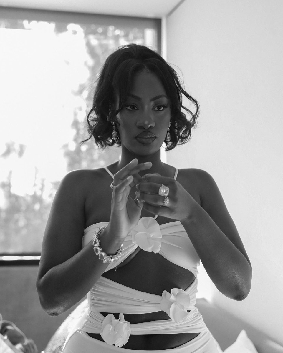 TemsAccess's tweet image. Charming queen, nobody comes close