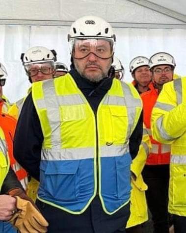 C'è un nuovo supereroe in città!
Diamogli un nome.
#Salvini #SalviniPagliaccio