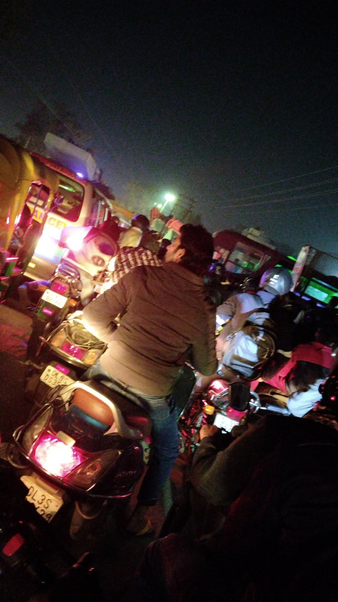 TridevS7171's tweet photo. Heavy traffic on mathura road badarpur to meethapur chowk @dtptraffic https://t.co/PFueXAkiES