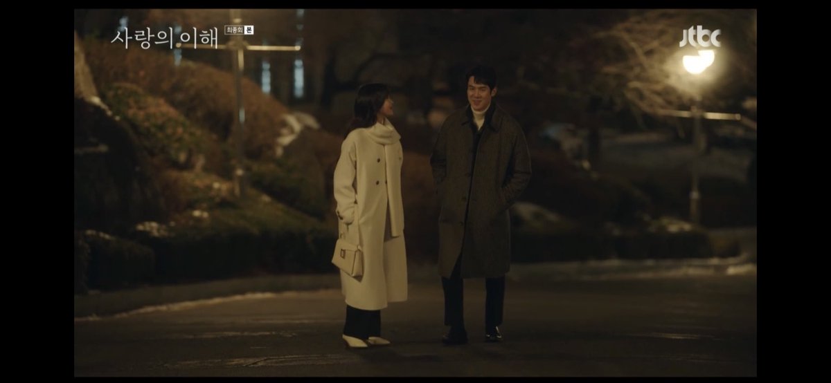 cobaaatebaak's tweet photo. CAN YOU GUYS JUST HOLD HAND ALREADY #TheInterestOfLoveEp16 https://t.co/maEArZV3gc