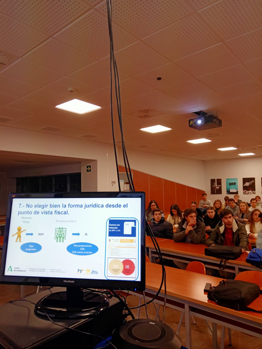 Desde el Área de Empleabilidad y Emprendimiento de <a href="/fundacionupo/">Fundación UPO</a> junto con el #cadeupo de <a href="/pablodeolavide/">Pablo de Olavide</a> y <a href="/aemprende/">Andalucía Emprende</a> hemos tenido la suerte de impartir un taller de orientación profesional al estudiantado de <a href="/CuSanIsidoro/">Centro Universitario San Isidoro</a> 
Muy agradecidos!