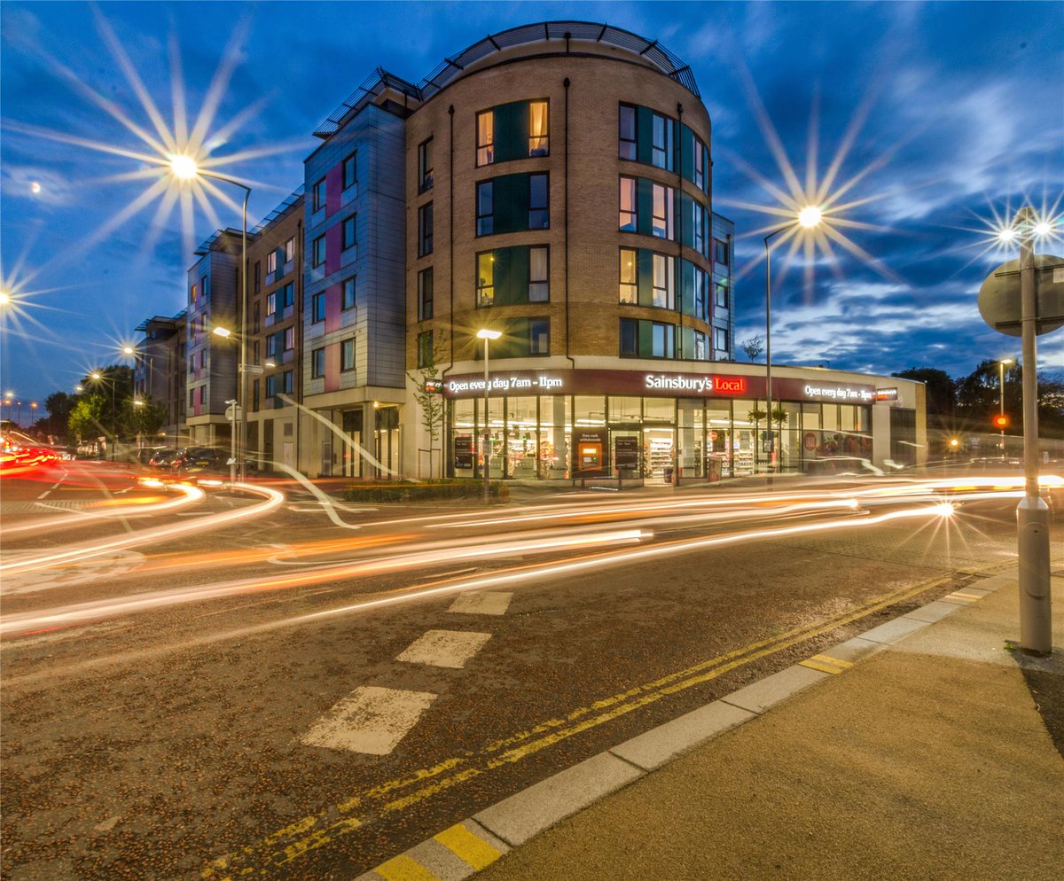 1st Floor apartment. You won't believe how close to Hackbridge Station. #London #Victoria in 28 minutes !
Call 020 8685 2249