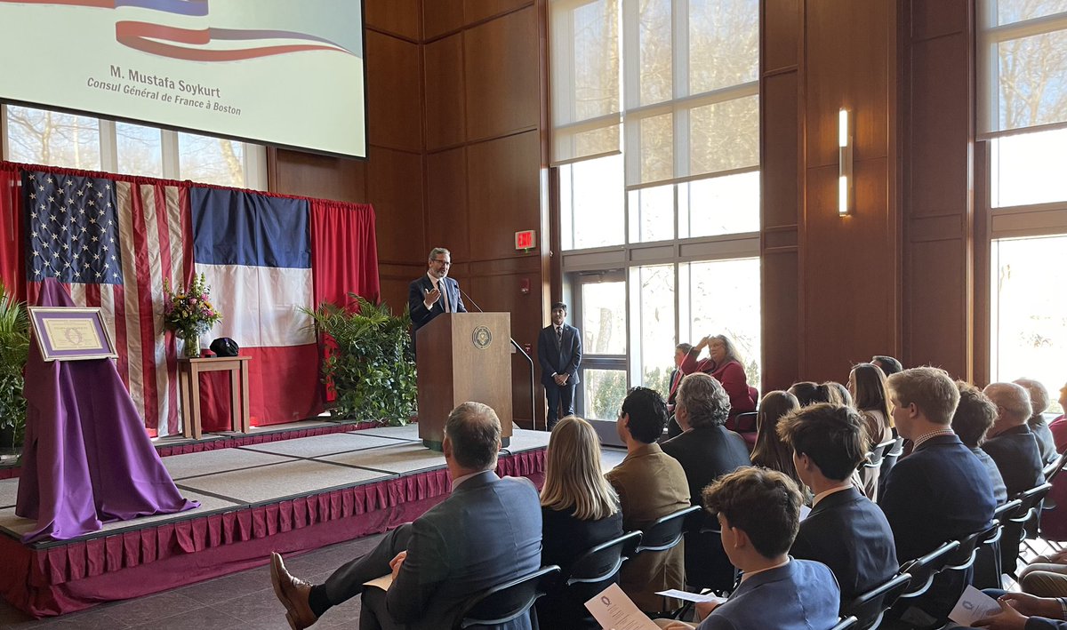 FranceinBoston's tweet photo. Très belle et émouvante cérémonie de remise des insignes de chevalier dans l'ordre des palmes académiques à Benjamin Lizotte au lycée Saint John @SJShrewsbury.🎖️ Toutes nos félicitations et merci pour votre action en faveur de la culture et de la langue française! https://t.co/gFB4stZohG