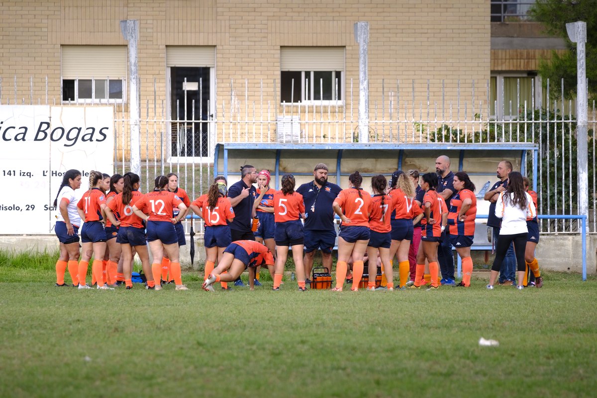 LHenJoc's tweet photo. 🏉RUGBI: El @RCLHospitalet a un pas de les semifinals a la Divisió d'Honor Catalana.

🟡🔵Guanyant al camp del @ceurugby Barcelona obtindran el bitllet (18 febrer).

🛟En cas de derrota disposaria de 2 partits més per certificar la classificació.

📲https://t.co/HVn97pIeMp https://t.co/x7EldQk1zx