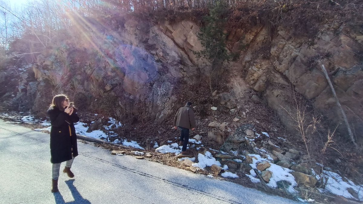 riskacduth's tweet photo. Field observations of the Geotechnical and Geological Hazards team along the mountainous road network of the prefecture of Drama. The on-site investigation aimed to identify slope failures along the main roads and high-risk sites. #hazards #rockfall #landslides #risk #roadsafety https://t.co/rR2Sq4Y6aP