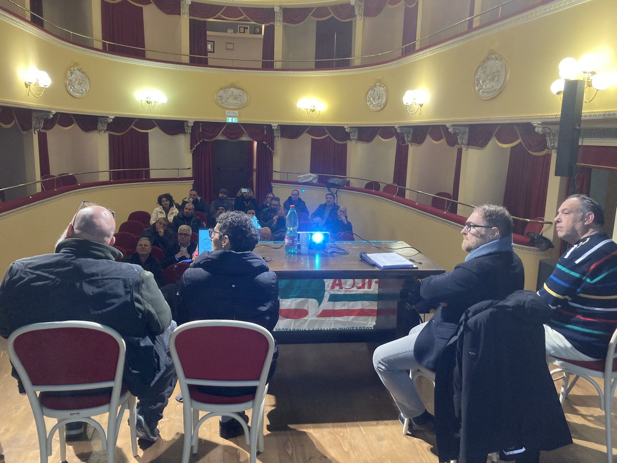 Fedbiagioli's tweet image. Bilaterale @FilcaUmbria /@FilcaCislMarche 😁 al teatro di @ComuneGualdo 
Per parlare #welfare integrativo!!💪
#communitas.
Amici Marchigiani ci vediamo presto!!!
W la @FilcaCisl