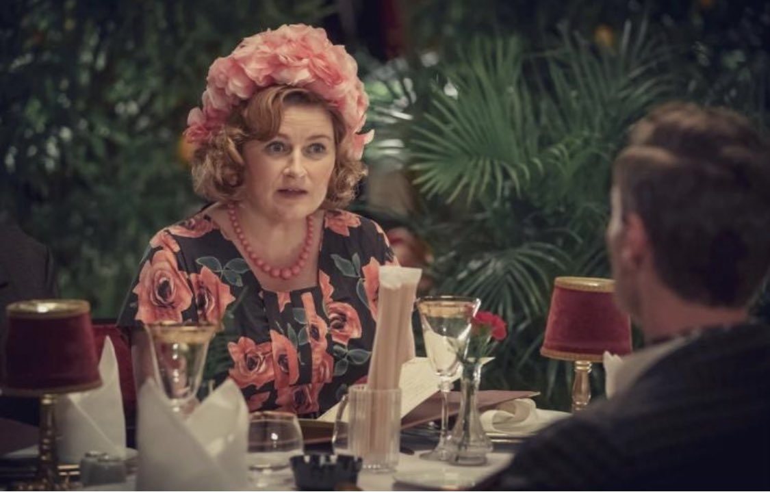 The flowers are wearing Rosie tonight in #funnywoman 9pm Sky Max  #rosiecavaliero #davidthrelfall #gemmaarterton 
🌺 🌸 🌺